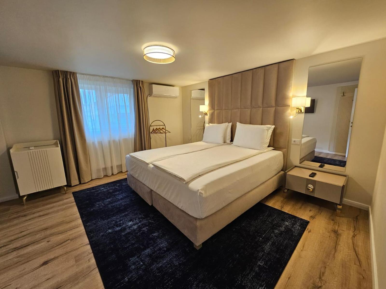Hotel Queen Râmnicu Vâlcea المظهر الخارجي الصورة