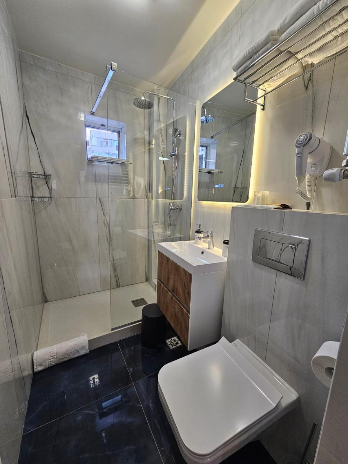 Hotel Queen Râmnicu Vâlcea المظهر الخارجي الصورة