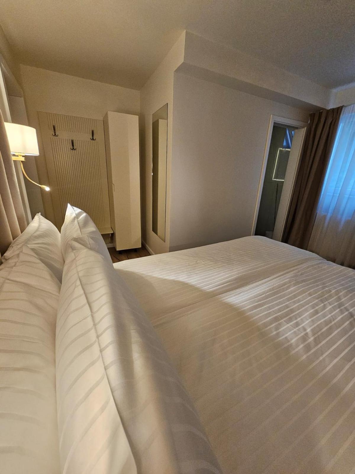 Hotel Queen Râmnicu Vâlcea المظهر الخارجي الصورة